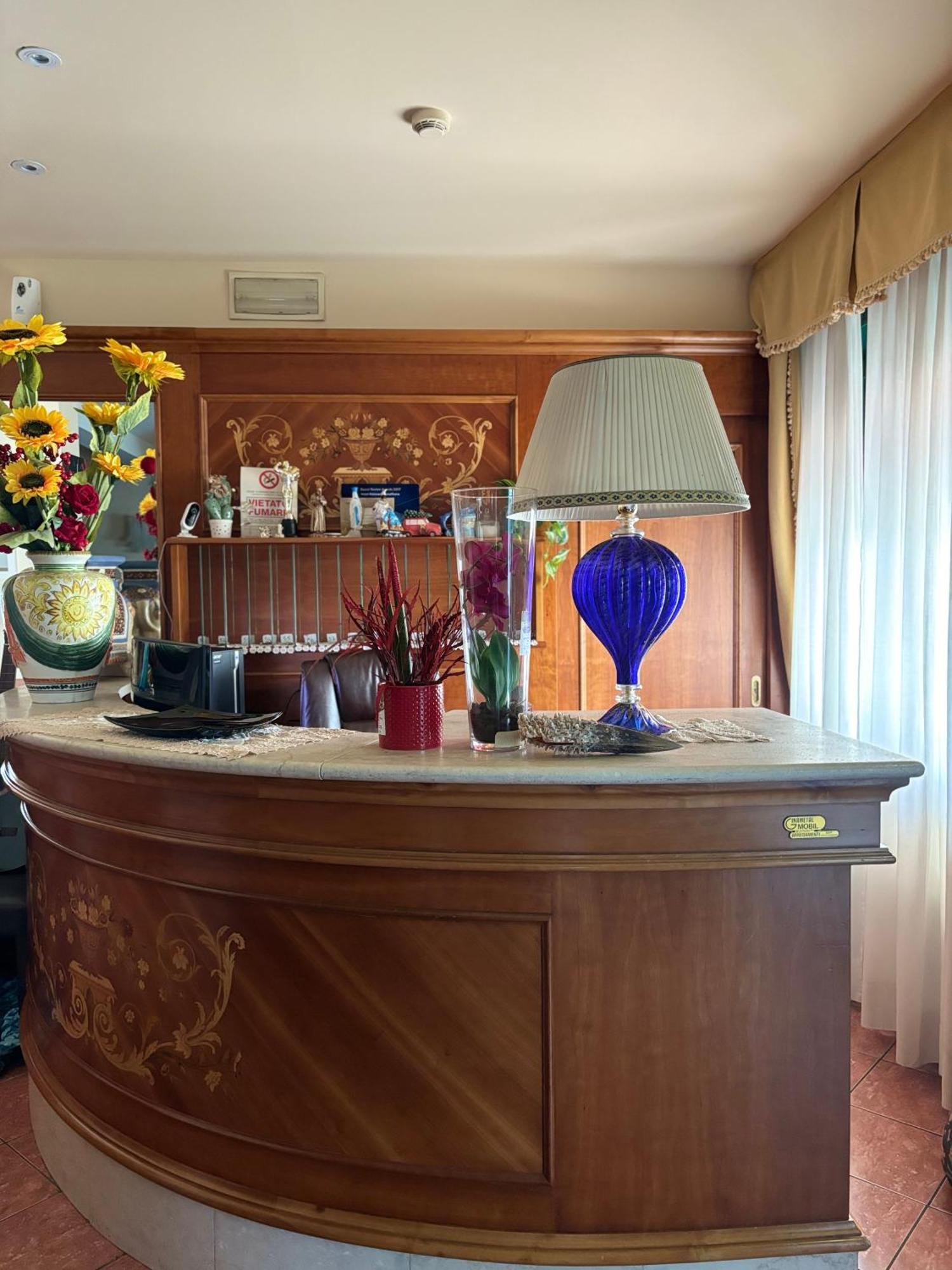 Hotel Ristorante Amalfitana Dello Extérieur photo