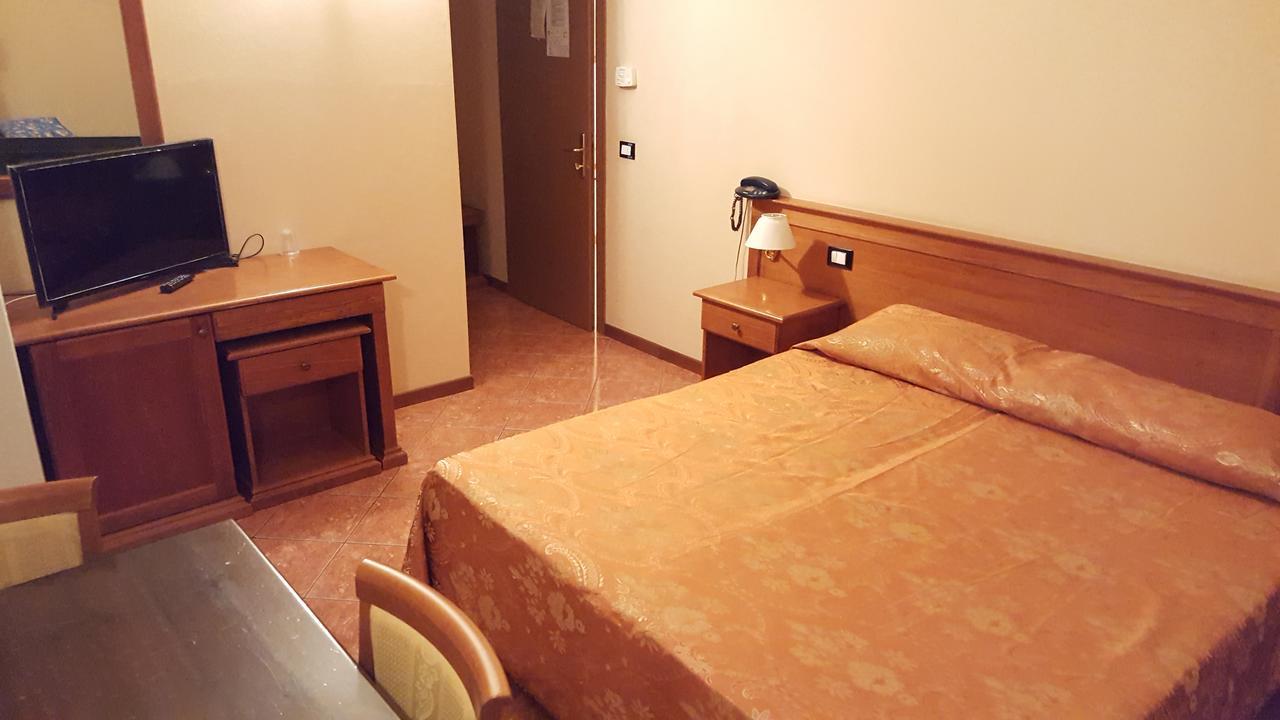 Hotel Ristorante Amalfitana Dello Extérieur photo