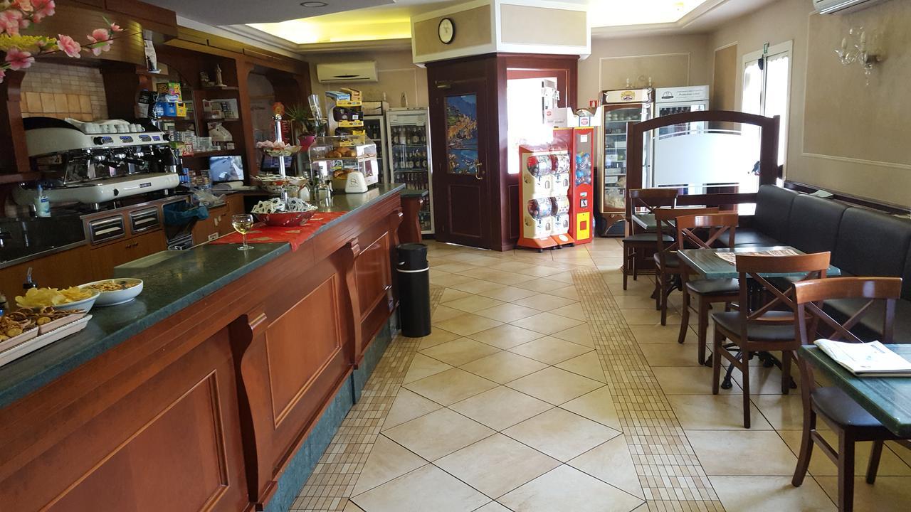 Hotel Ristorante Amalfitana Dello Extérieur photo